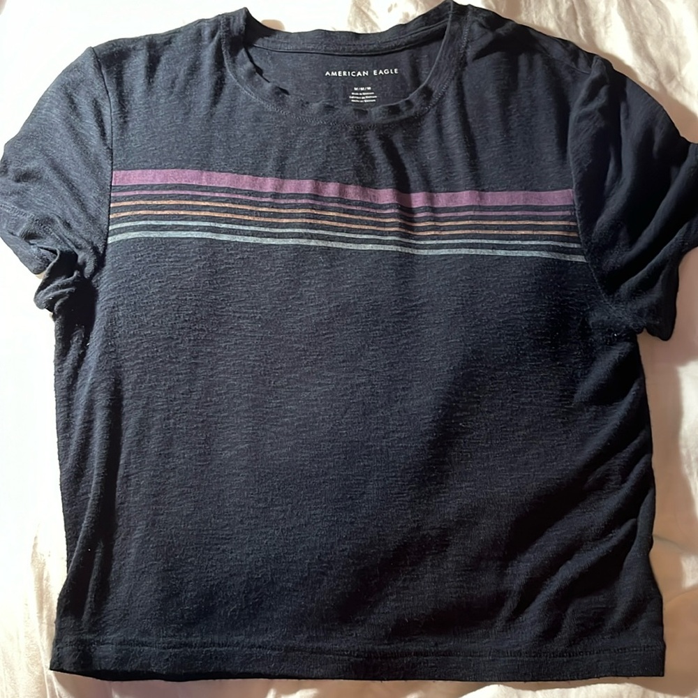 Navy blue w/ colors American Eagle cropped tshirt. Size medium.